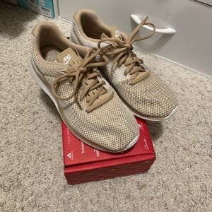 Nike tennis shoes size 7.5